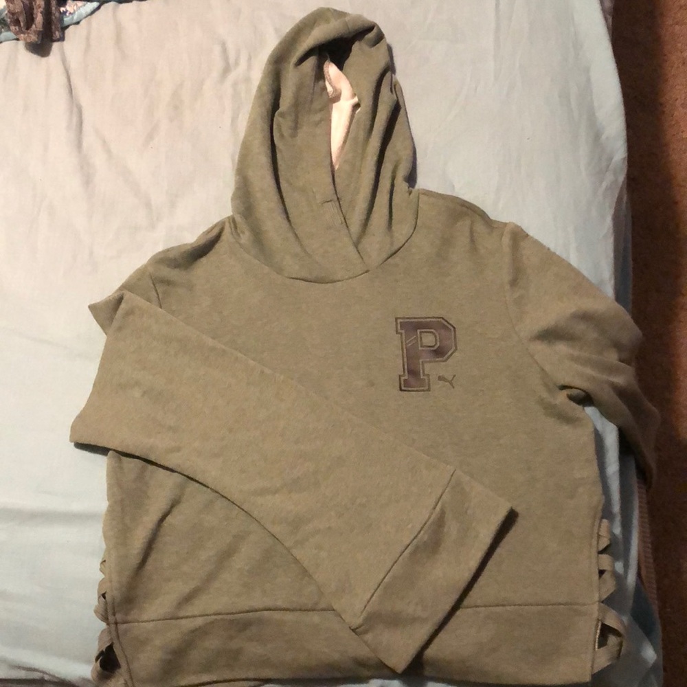 Crop top sweater with hood.